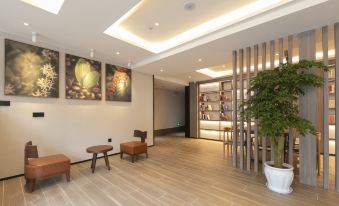 Hanting Hotel (Wuhan Optical Valley Financial Port North Station Store)