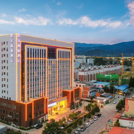 Homeinn Selected Hotel (Lincang Washan Fengcheng Railway Station)