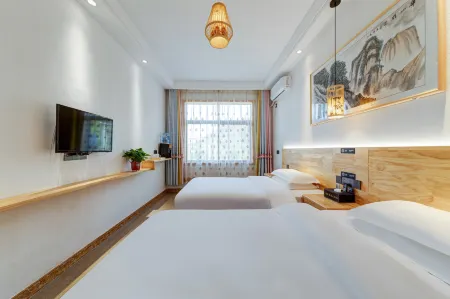 Floral Hotel·Huashan Qishan Guesthouse (Huashan Scenic Area Visitor Center)