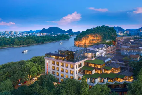 Venus Royal Hotel (Guilin Elephant Trunk Hill Sun and Moon Twin Towers) - parcheggio