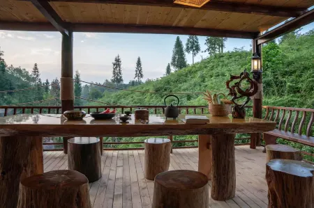 jiudingqionglu Отели рядом с достопримечательностью «Huashuiwan First Village Hot Spring Hotel»