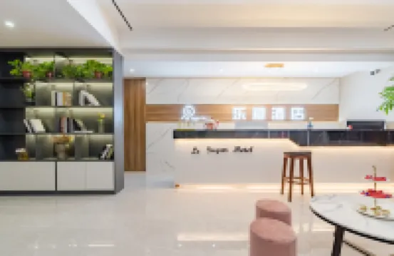 Lotang Hotel (Luoyang Baolong City Plaza store)