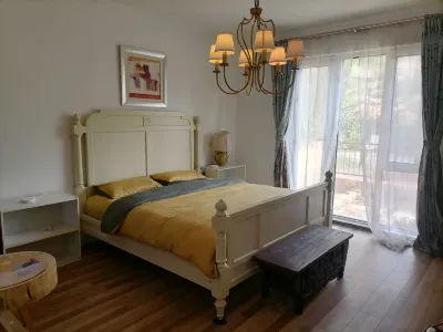 Badaling Peacock City Hill Villas