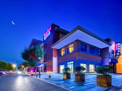 Moon Hotel