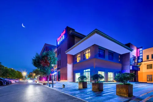 Moon Hotel - parkir