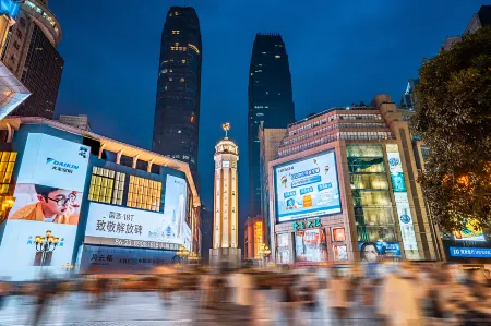 Xiangning Hotel (Chongqing Jiefangbei Pedestrian Street Hongyadong Branch) Отели рядом с достопримечательностью «Tieshan Square»