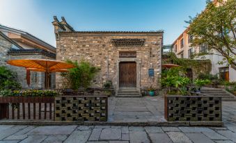 Hangzhou Jiande Yanzhou Ancient City. Looking at Shan Mei Yard.