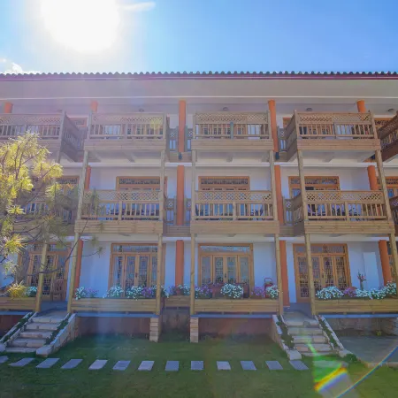 Lugu Lake Yishui Tianyuan Inn