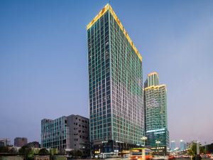 Victoria Hotel (Changsha Wuyi Square Xiangjiang Middle Road Subway Station)