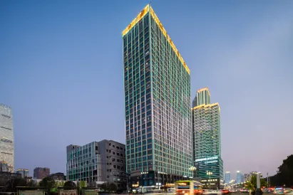 Victoria Hotel (Changsha Wuyi Square Xiangjiang Middle Road Subway Station)