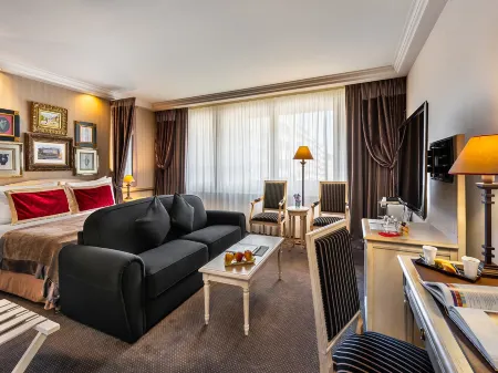 Royal Manotel Отели рядом с достопримечательностью «Musee D'ethnographie de Geneve»