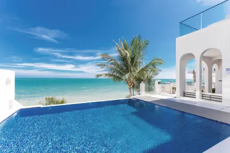 That sea in Sanya The sea infinity pool designer Meisu Отели рядом с достопримечательностью «Tianyazhen»