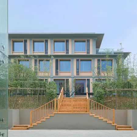Deqing Qihua Art Hotel