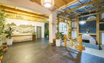 Huaning Kangyuan Homestay