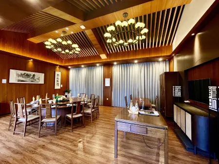 Yangming Hot Spring Resort Town, Ganzhou Отели в г. Шанъю