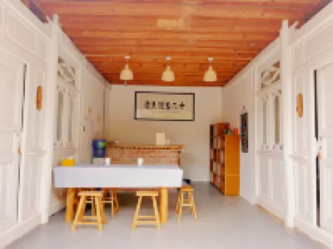 WeiShan Ancient City No. 16 Courtyard Boutique Homestay (Weishan Gongchen Tower)