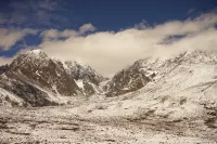 VALATOMS Van Latu Chuyi Homestay (Kangding) - غرفة مطلة على الجبل