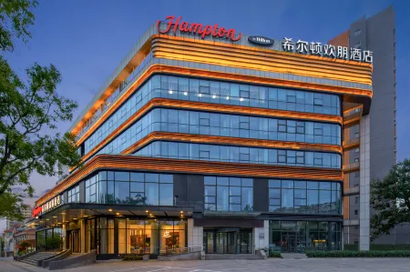 Hampton by Hilton Qingdao Jiaozhou Park Отели рядом с достопримечательностью «Qingdao Institute of Technology»