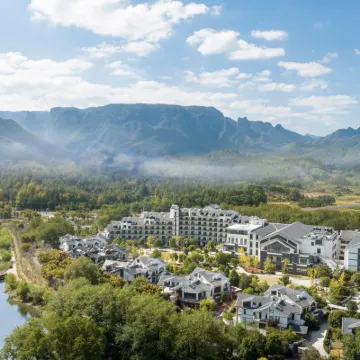 DoubleTree by Hilton Taizhou Shenxianju Hotels near Jingxingyan Scenic Zone