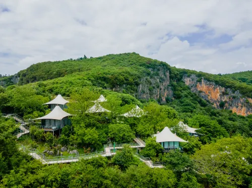 Maitreya Soma Resort - غرفة مطلة على الجبل
