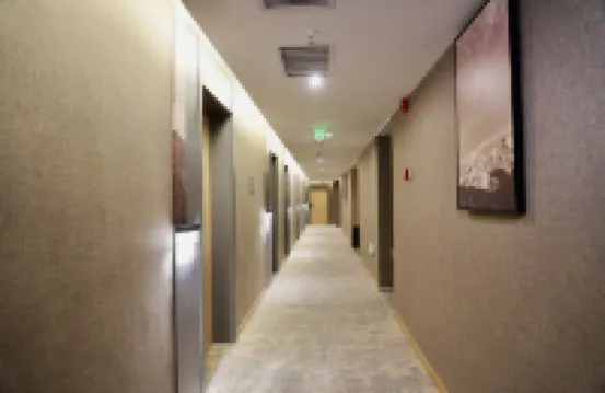 Tongbai Yun Hotel (Anqing Duxiu Avenue Greenland New Metropolis Branch)