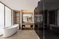 Qianhuazhou Holiday Hotel