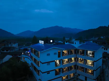 Jianjiang Impression  Home-stay Hotel Отели рядом с достопримечательностью «Bailu Limestone Cave Wonder Peak»