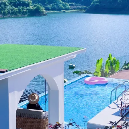 Desir Lakeside B&B