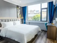 7 Days Premium Hotel (Yucheng City People's Government) - parking