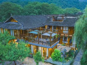 the South Flower of Fanjingshan City Has Opened A Guesthouse