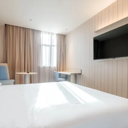 Hanting Hotel (Yining Wanrong Square)
