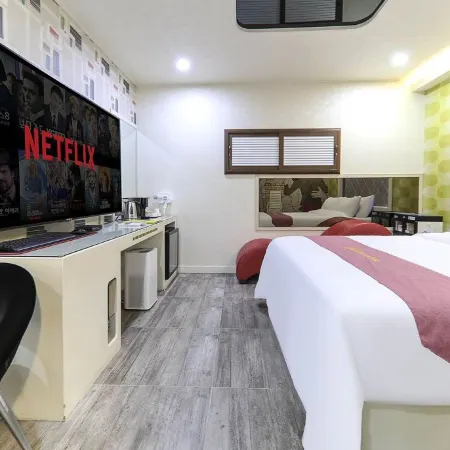Hera Drive in Hotel Отели рядом с достопримечательностью «Храм Хэсунса»
