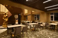 Shenyang Central Hotel (Forbidden City Middle Street Subway Station)