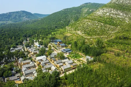 QuFu Nishan Shengjing · Confucius Mountain Residence Отели в г. Цюйфу
