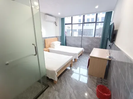 Dongzhi Jinyuan Hotel Отели рядом с достопримечательностью «Anqing Yangtze River Bridge»