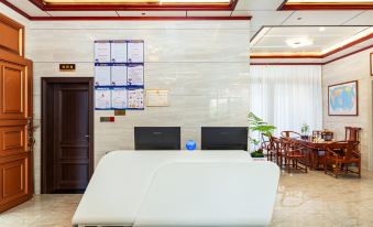 Leisure Lodge