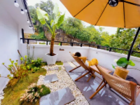 Mingxian Mountain Residence Hotels near Qingyan Ancient Town