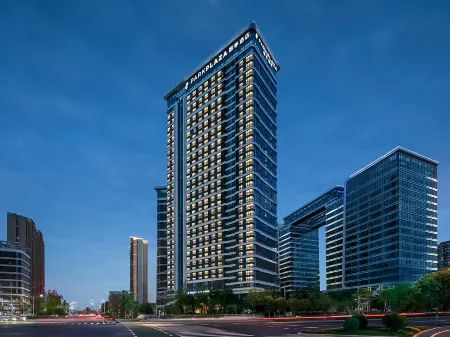 PARK PLAZA Отели рядом с достопримечательностью «Chang'an University Weishui Campus Stacks»