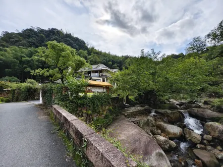 Jiuhuashan Woyunsong Homestay Отели рядом с достопримечательностью «Lotus Peak»