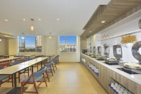 Elong R.Yun Hotel (Yangjiang Baili Square Yuanyanghu Branch)