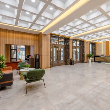 Jifeng Resort Hotel (Heihe Central Commercial Pedestrian Street Branch)