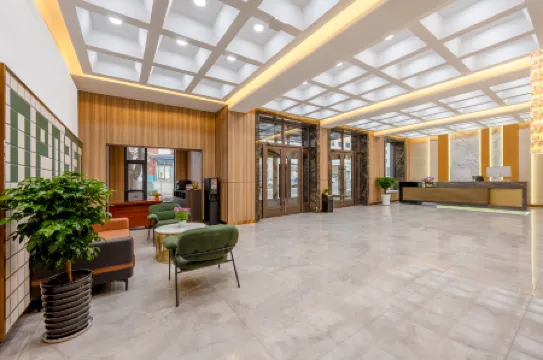 Jifeng Resort Hotel (Heihe Central Commercial Pedestrian Street Branch)