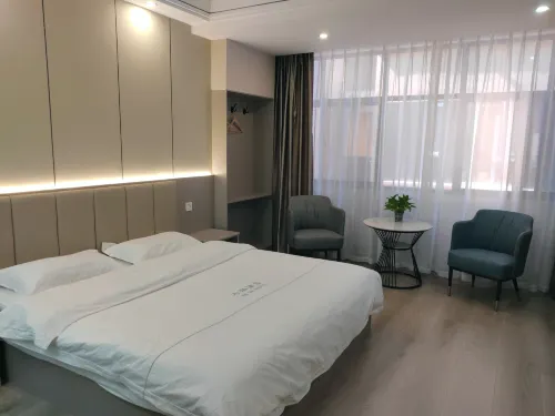 Qiqi Hotel (Longnan High-Speed Railway Station First People's Hospital)