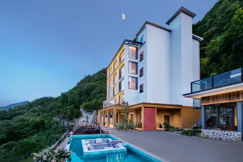 Shennongjia Jiyunshan Homestay Hotel di Shennongjia