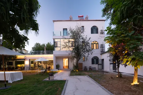 Nalanye Cloud Homestay Отели в г. Иньинг