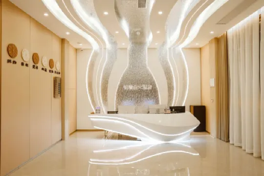 Zhaoqing Boruijin Grand Hotel