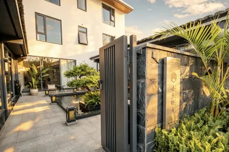 Yinqi Wuxiang Nacuo Guesthouse