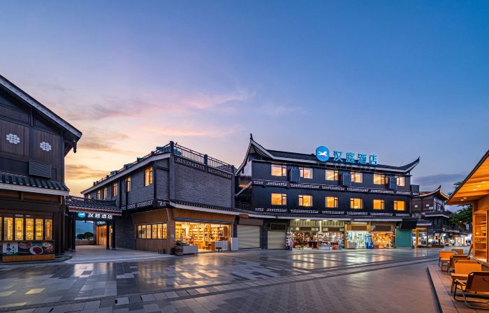 HanTing Hotel (Xijiang Qianhu Miao Village West Gate Tourist Center)