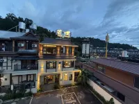 Mangshi Mangli · Pf · Utop Design Guesthouse (Dai Ethnic Ancient Town) - Mountain view
