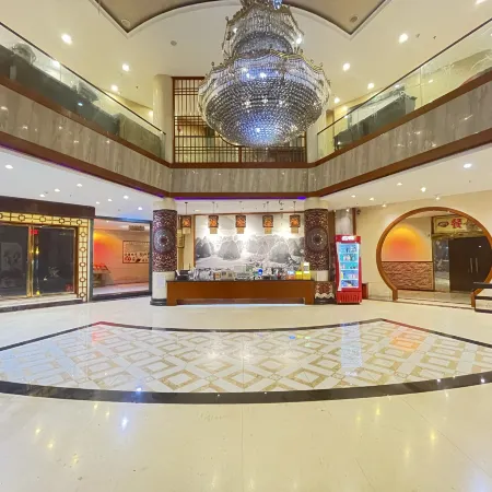Shuimo Landscape Grand Hotel (Xingyi Railway Station)